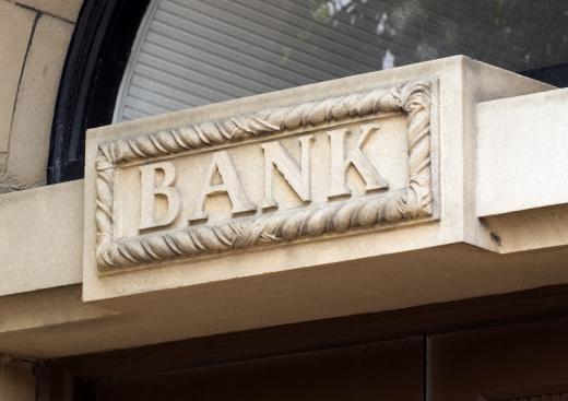 More than 4,900 U.S. banks are regulated by the Federal Deposit Insurance Corporation.